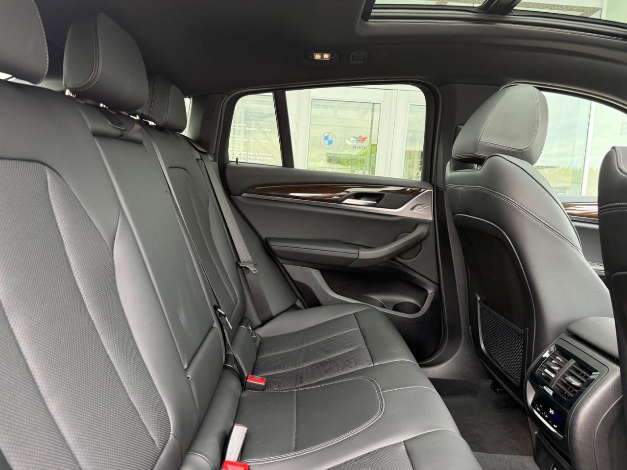 BMW X4 Vehicle Image 10