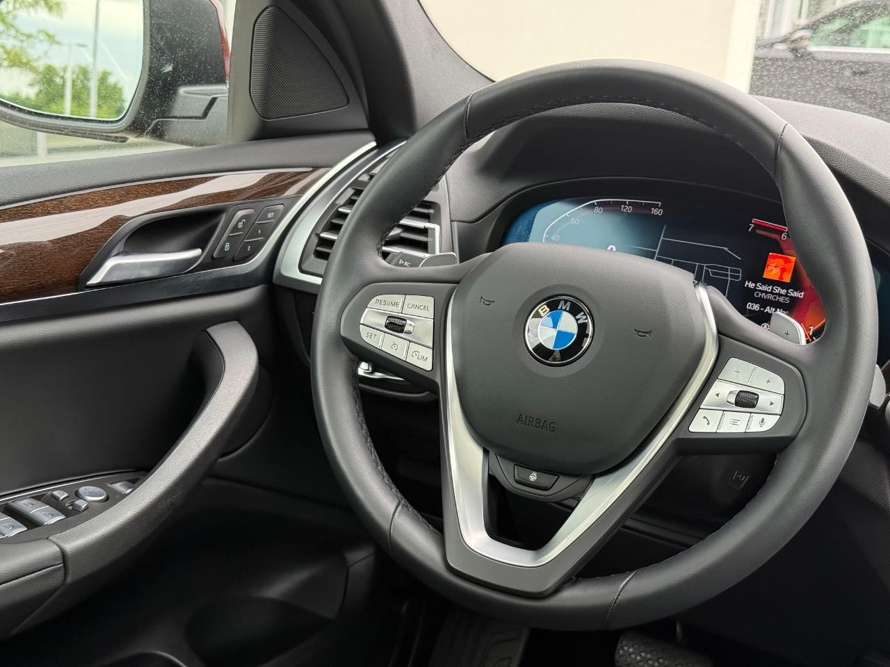 BMW X4 Vehicle Image 14
