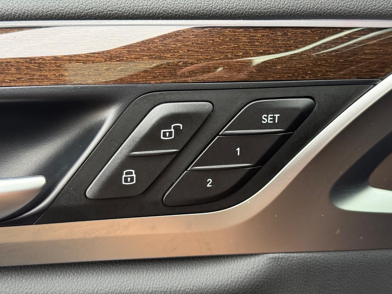 BMW X4 Vehicle Image 16