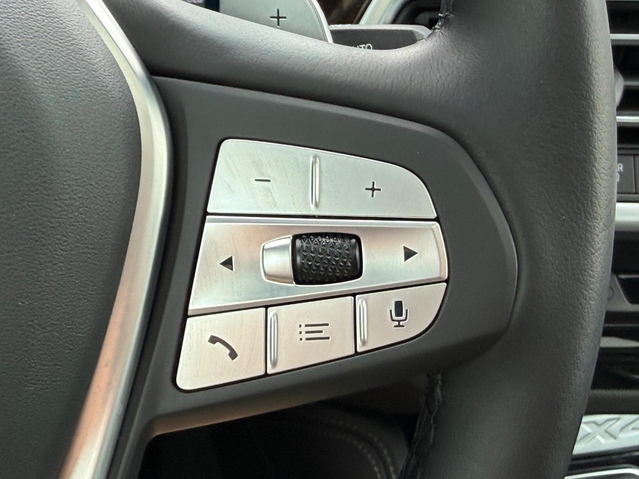 BMW X4 Vehicle Image 18