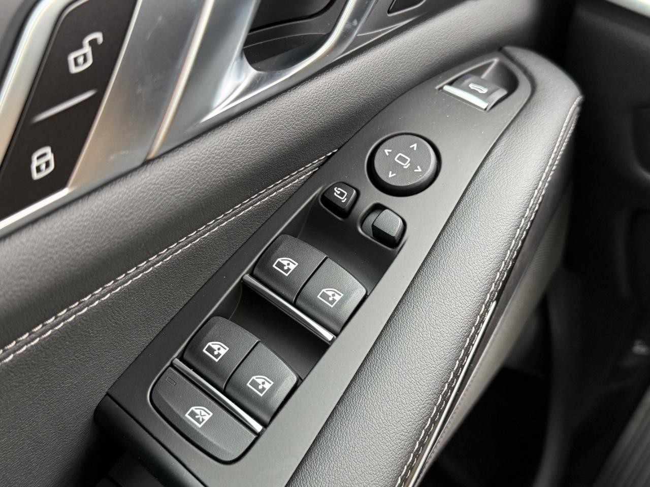 BMW X5 Vehicle Image 16