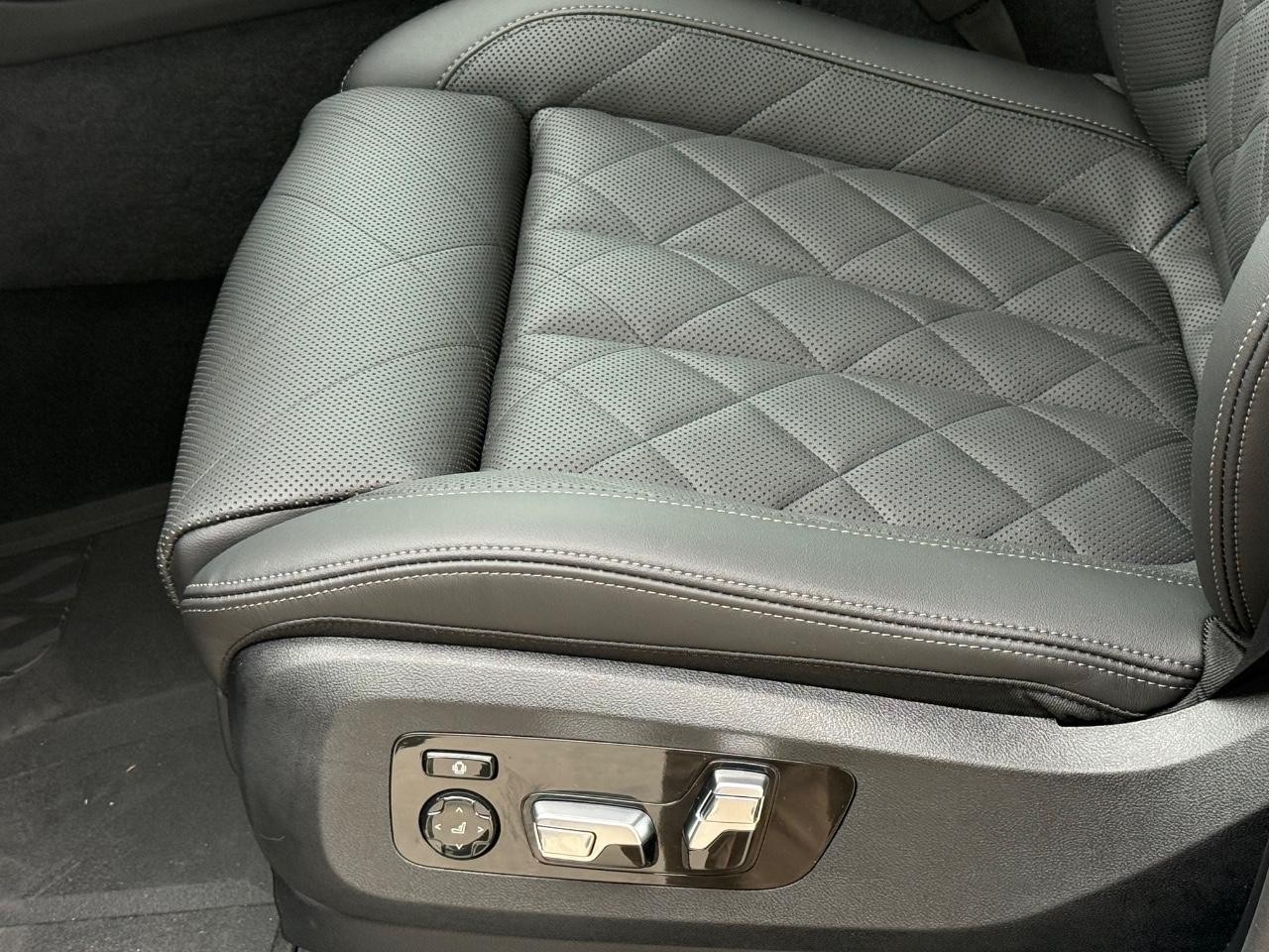 BMW X5 Vehicle Image 18