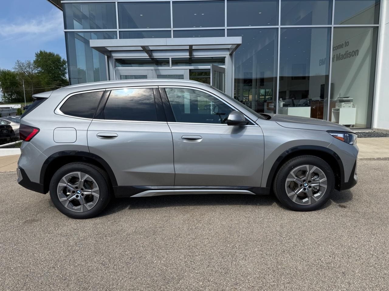 BMW X1 Vehicle Image 02