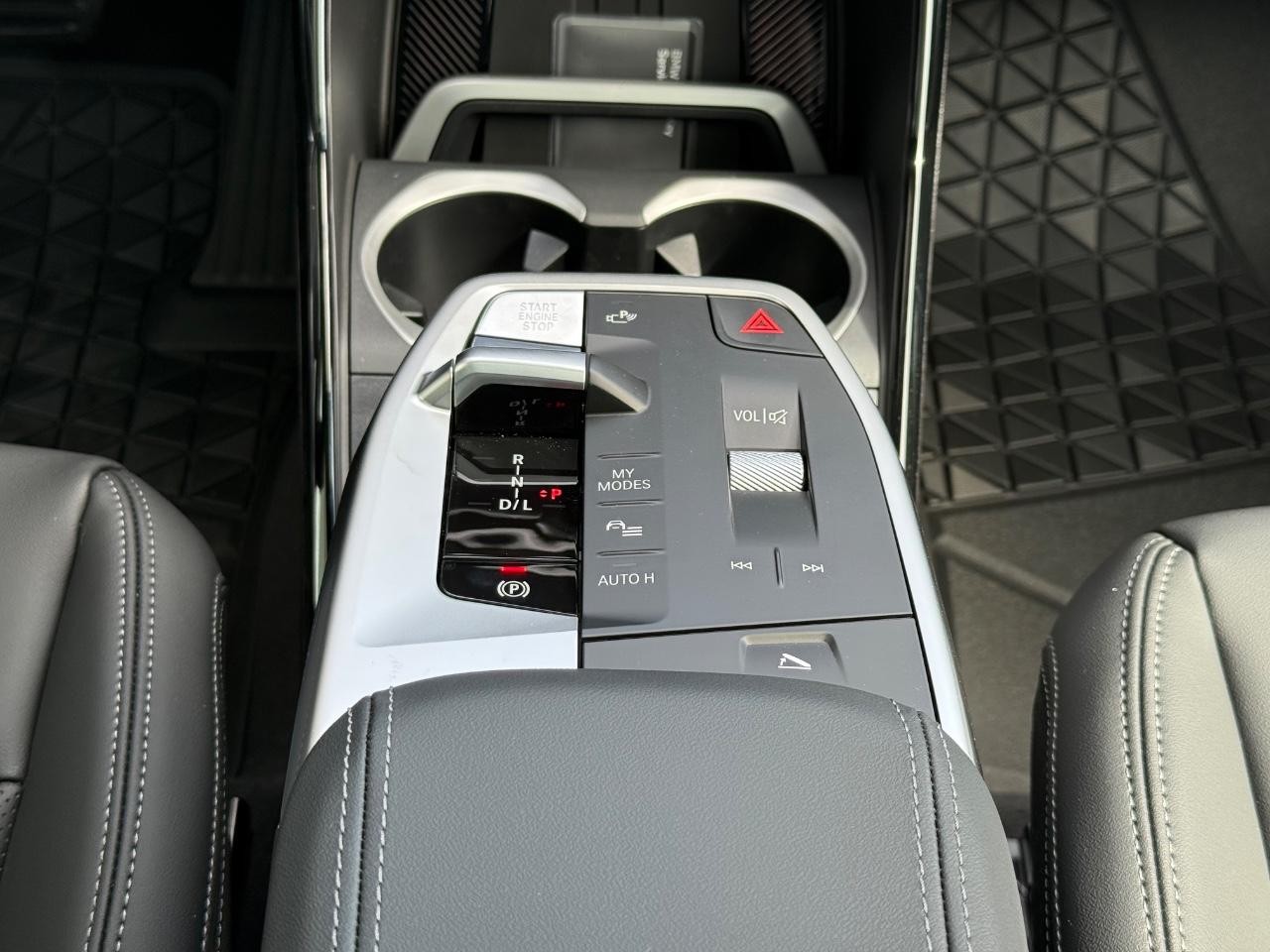 BMW X1 Vehicle Image 09