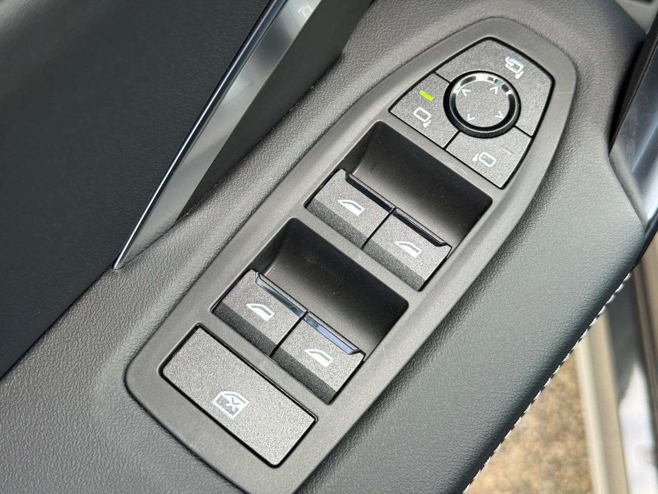 BMW X1 Vehicle Image 17
