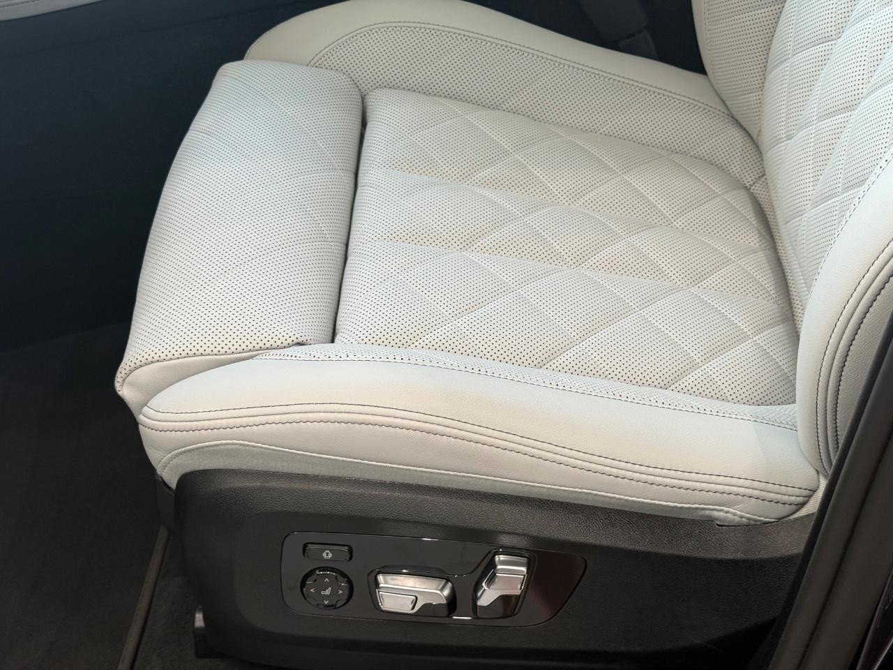 BMW X7 Vehicle Image 21