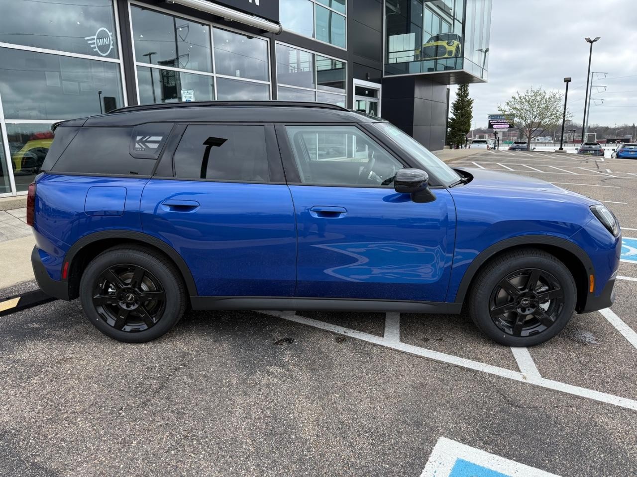 MINI Countryman Vehicle Image 03