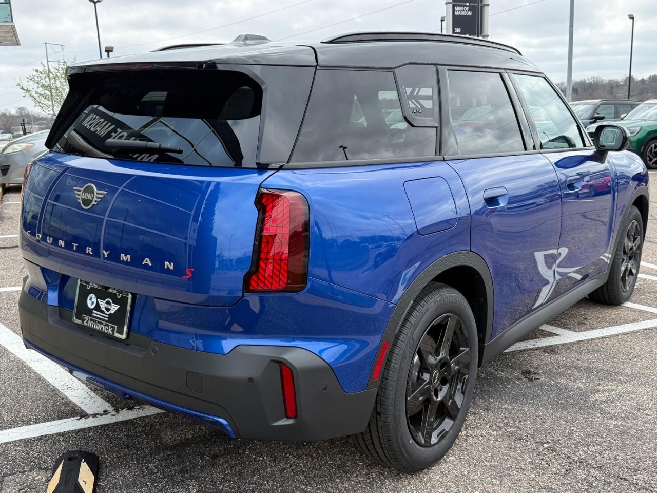 MINI Countryman Vehicle Image 04