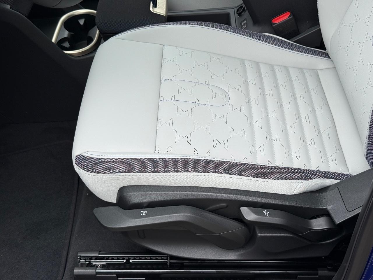 MINI Countryman Vehicle Image 16