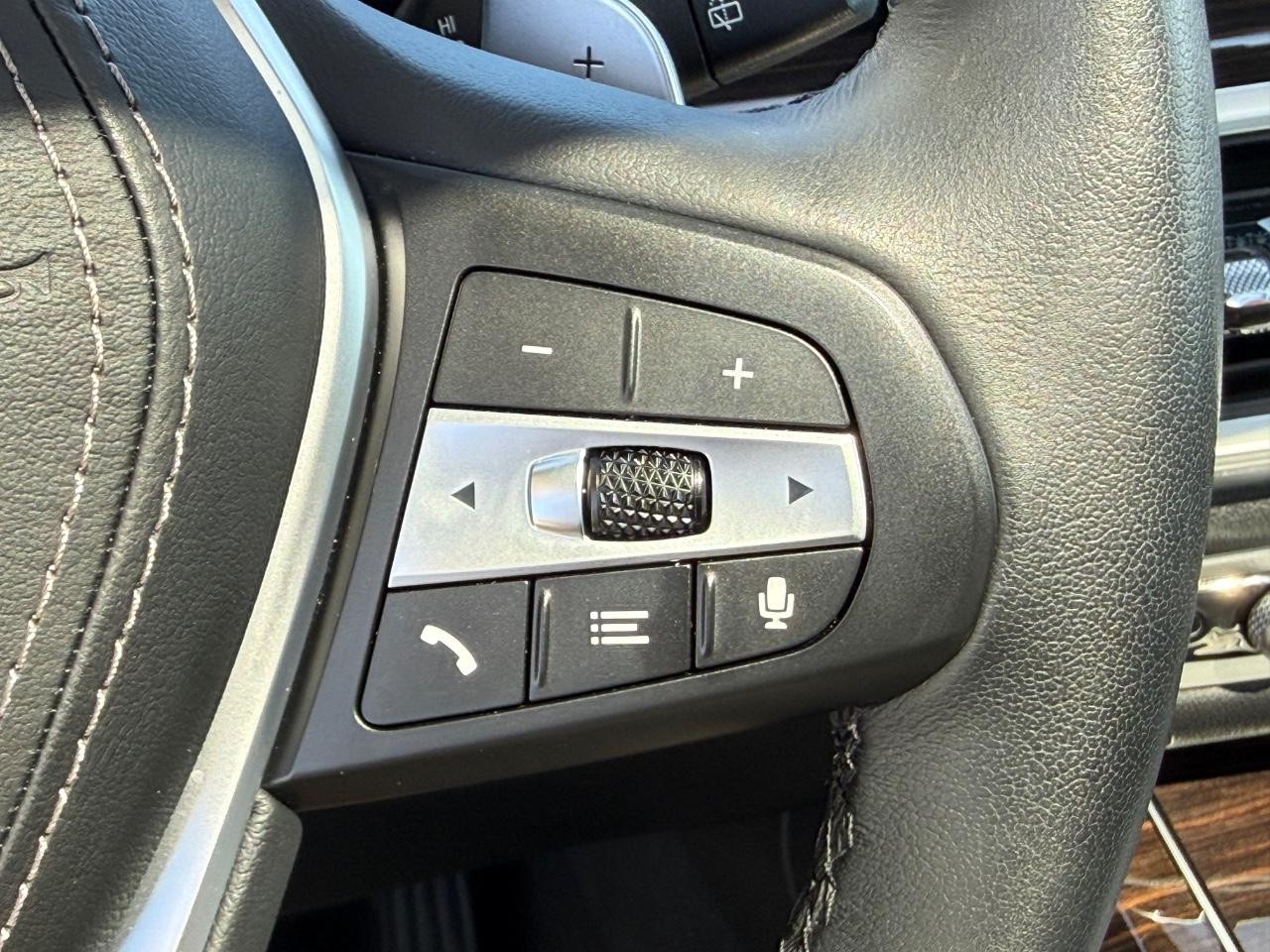 BMW X5 Vehicle Image 17