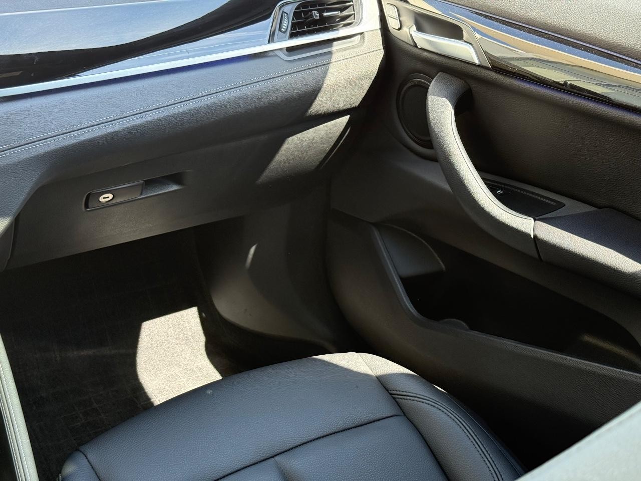 BMW X1 Vehicle Image 15