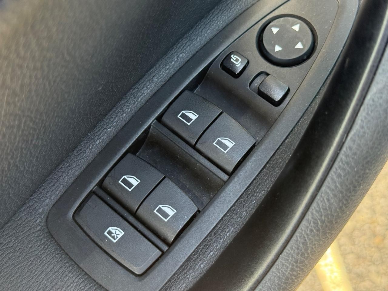 BMW X1 Vehicle Image 22