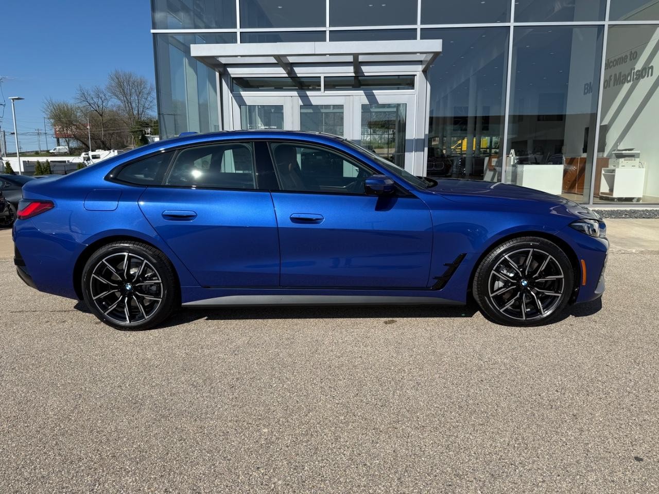 BMW i4 Vehicle Image 02