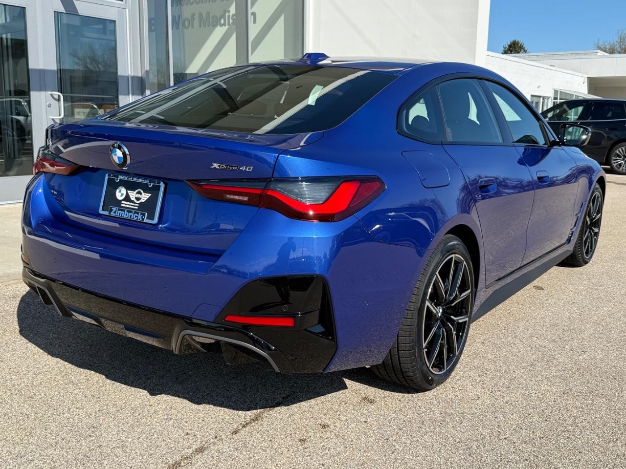 BMW i4 Vehicle Image 03