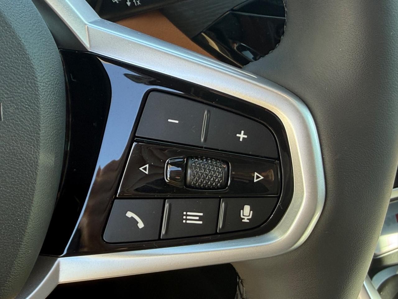 BMW i4 Vehicle Image 12