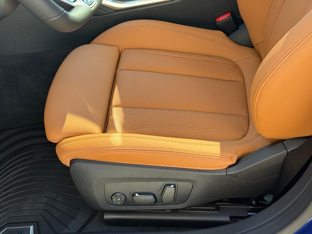 BMW i4 Vehicle Image 16