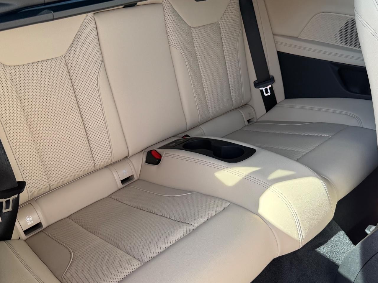 BMW 4 Series Vehicle Image 05