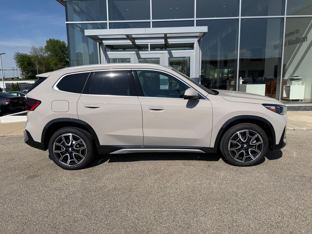 BMW X1 Vehicle Image 02