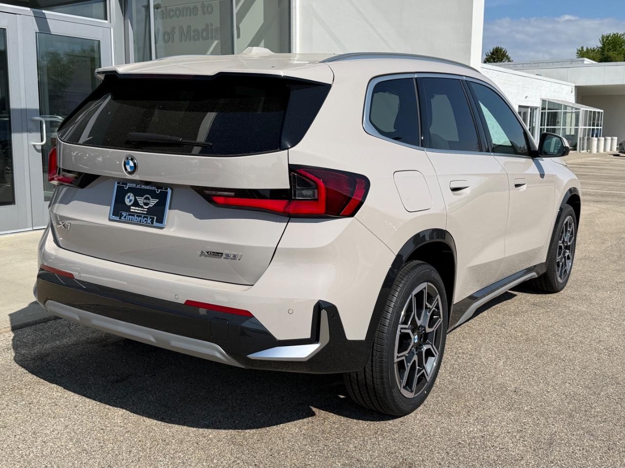 BMW X1 Vehicle Image 03