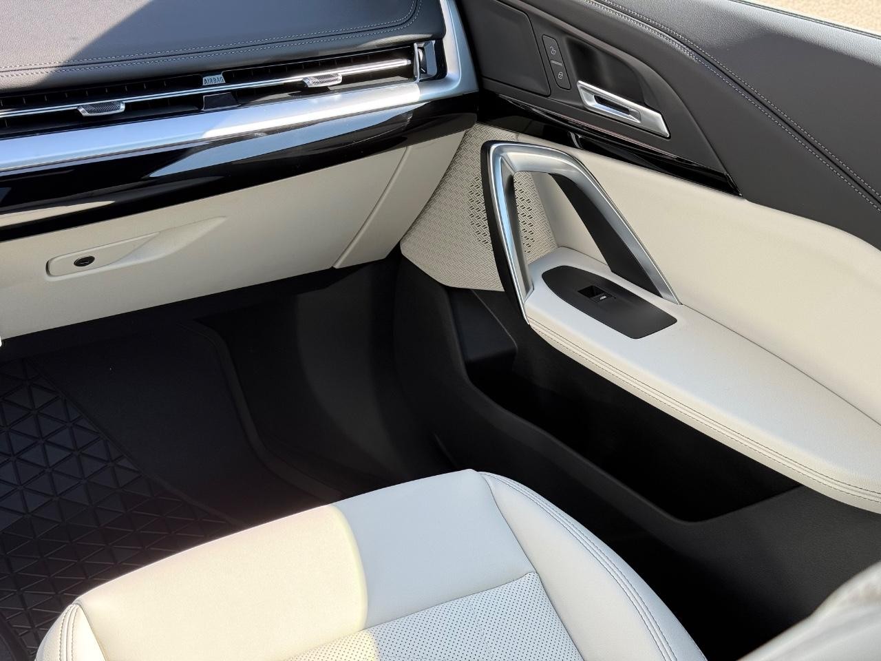 BMW X1 Vehicle Image 10