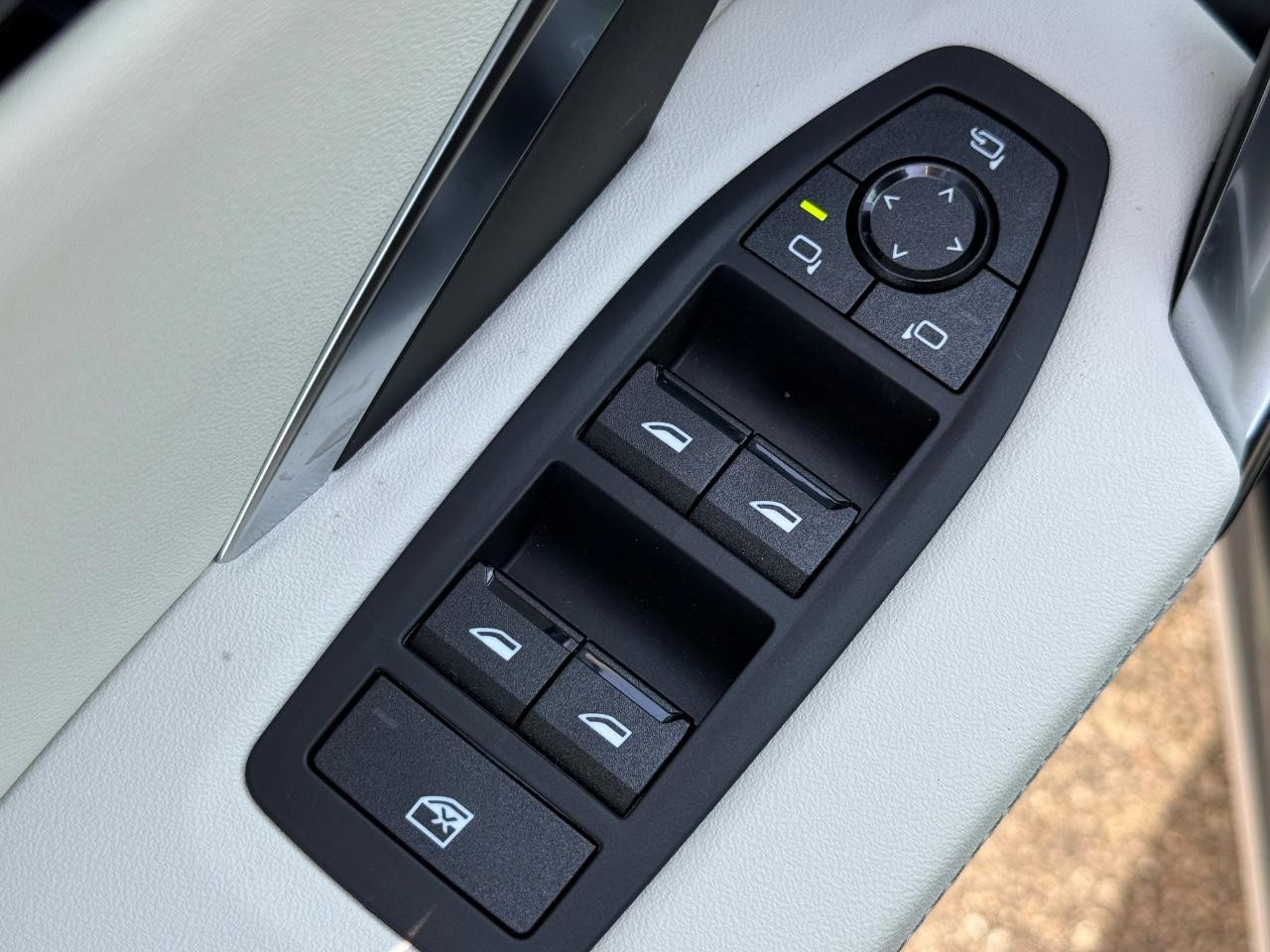 BMW X1 Vehicle Image 16