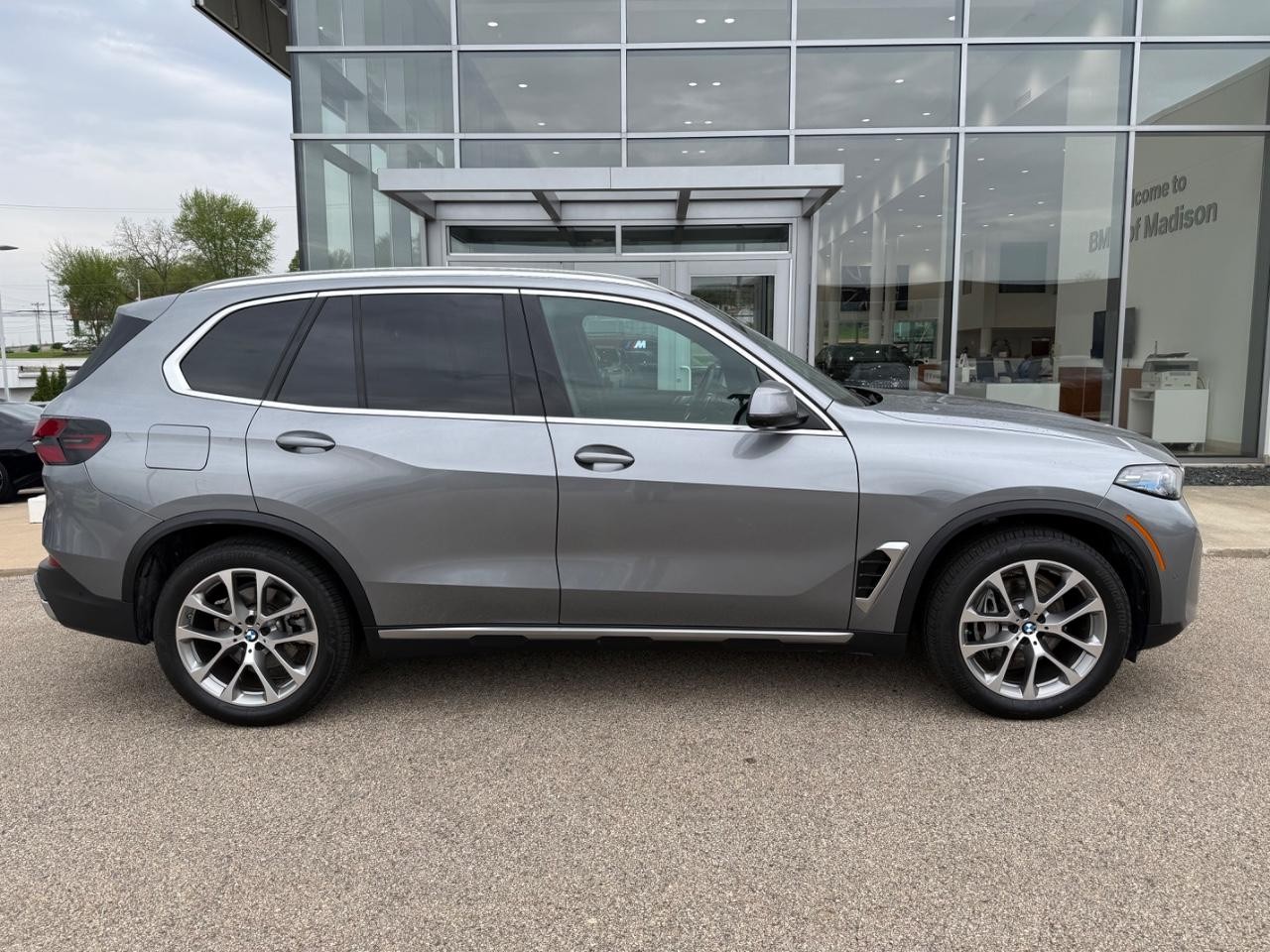 BMW X5 Vehicle Image 02
