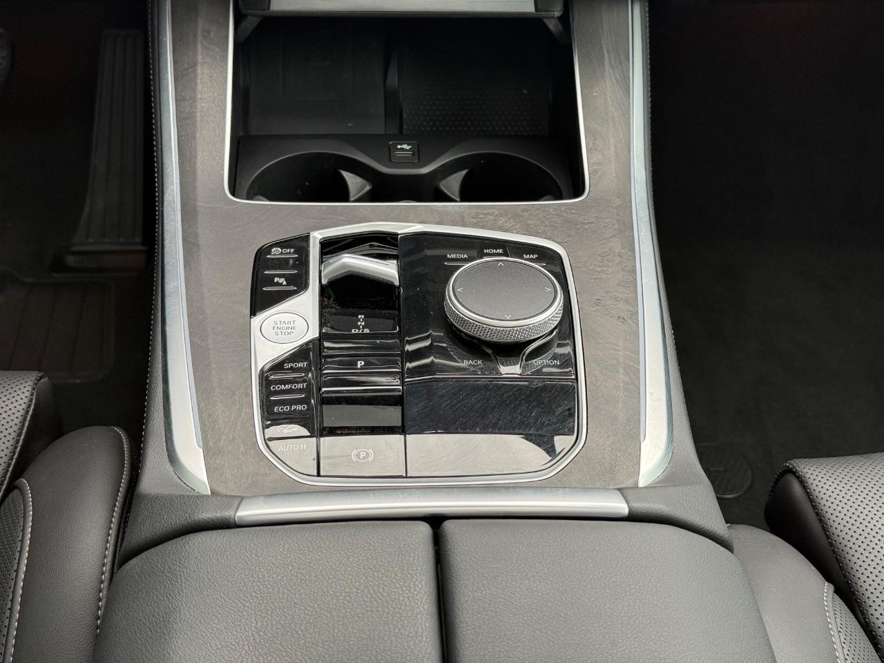 BMW X5 Vehicle Image 13