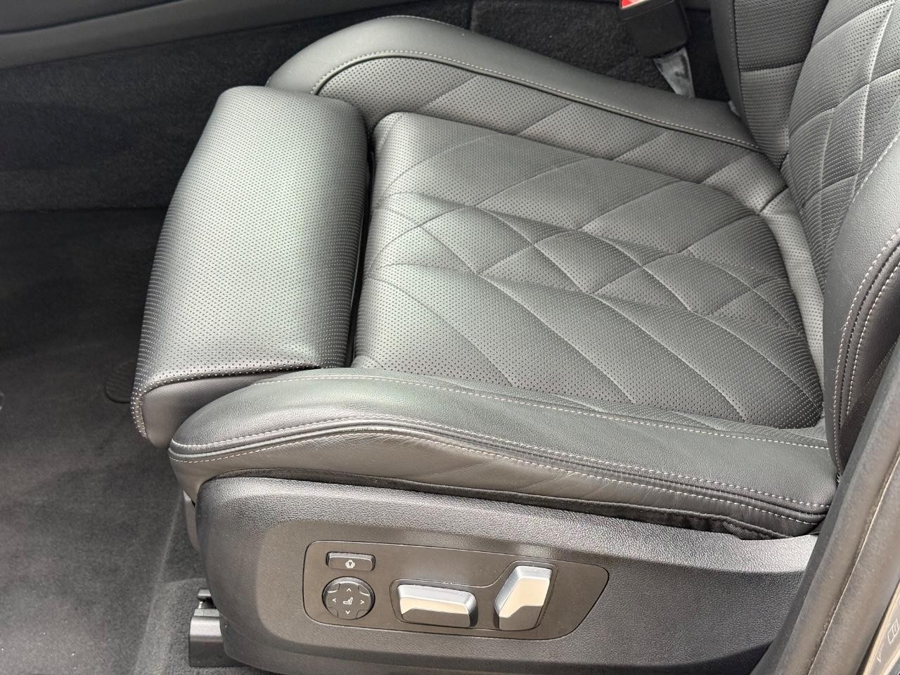 BMW X5 Vehicle Image 22
