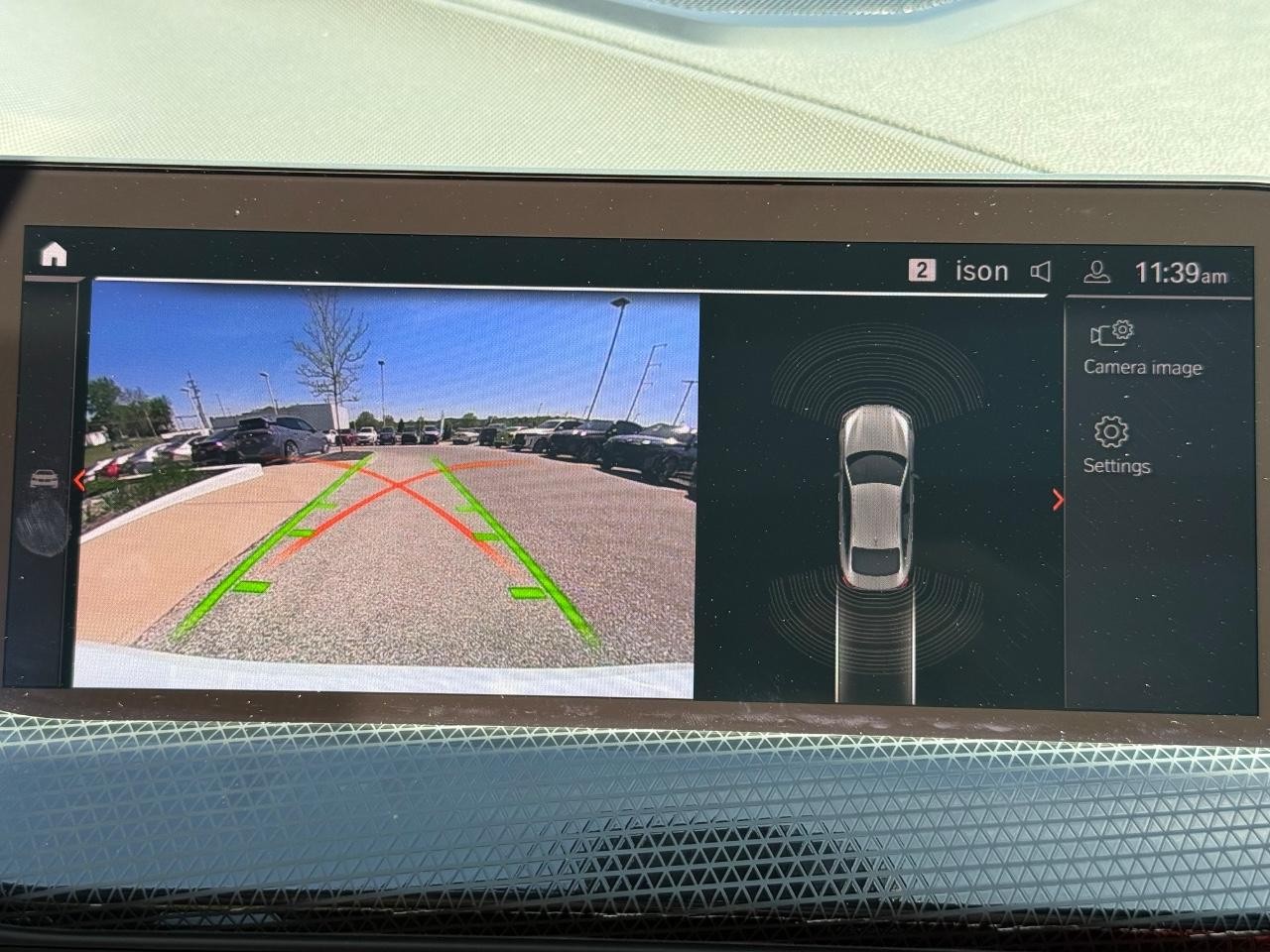 BMW 2 Series Vehicle Full-screen Gallery Image 20