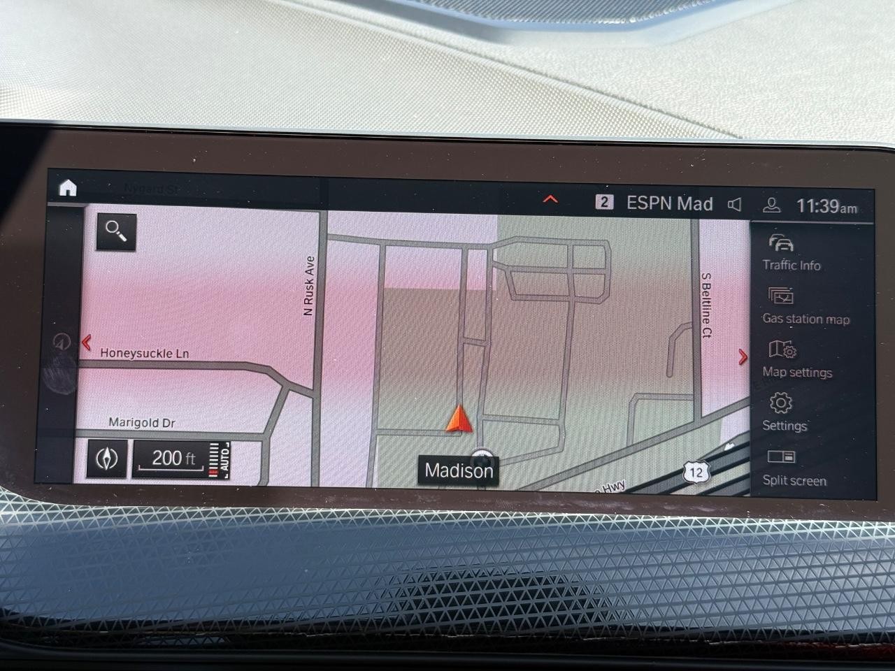 BMW 2 Series Vehicle Full-screen Gallery Image 22