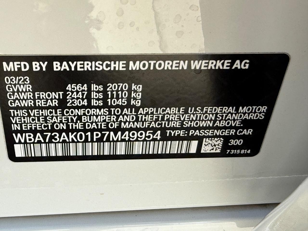 BMW 2 Series Vehicle Full-screen Gallery Image 25