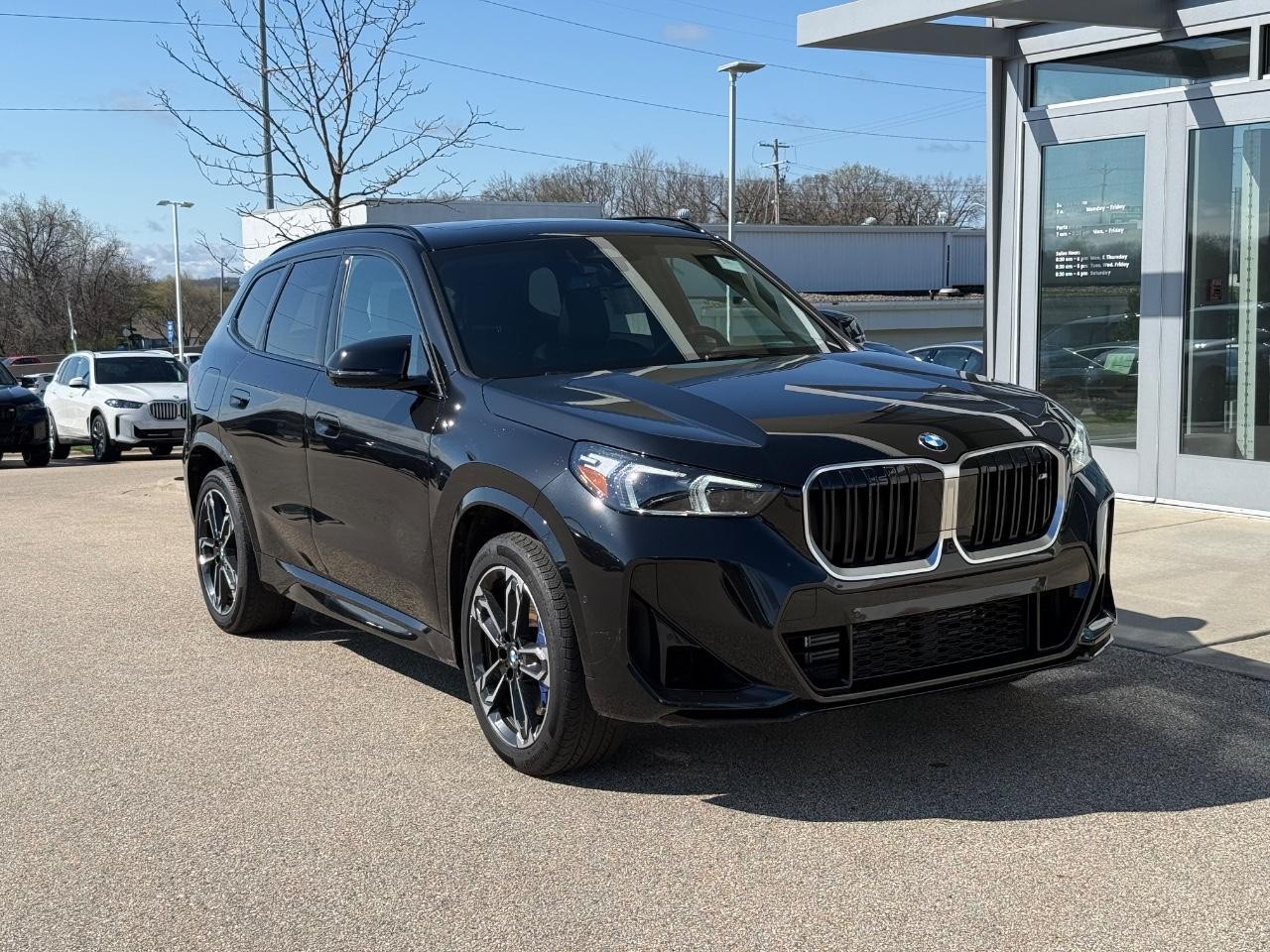 BMW X1 Vehicle Full-screen Gallery Image 01
