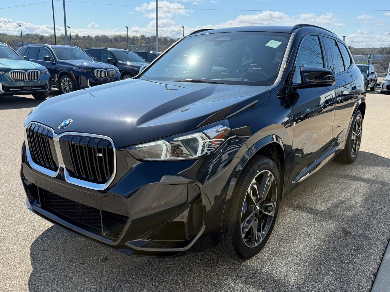 BMW X1 Vehicle Full-screen Gallery Image 07