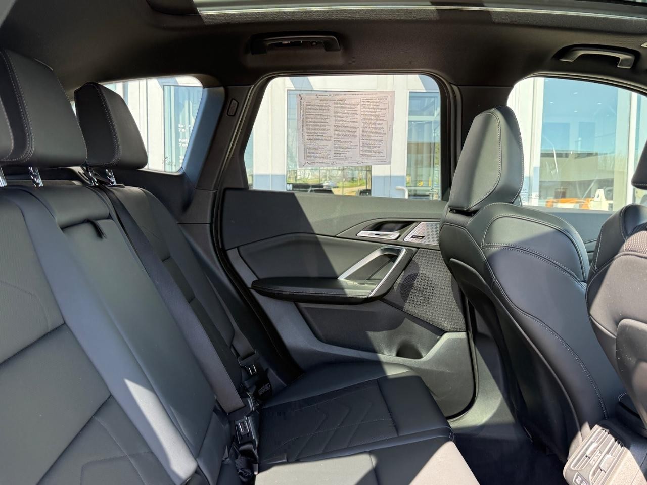 BMW X1 Vehicle Full-screen Gallery Image 09