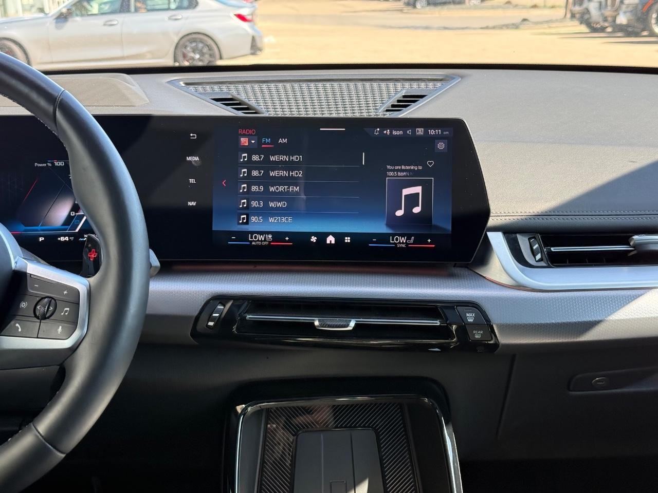 BMW X1 Vehicle Full-screen Gallery Image 11
