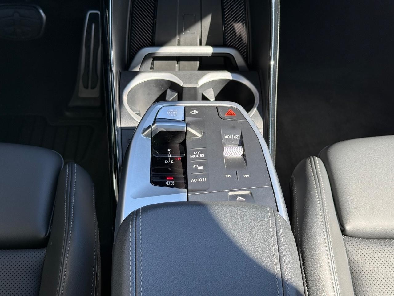 BMW X1 Vehicle Full-screen Gallery Image 12