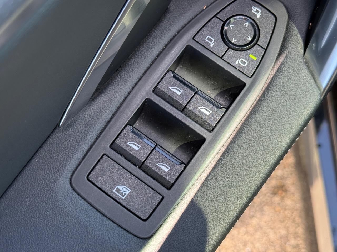 BMW X1 Vehicle Full-screen Gallery Image 20
