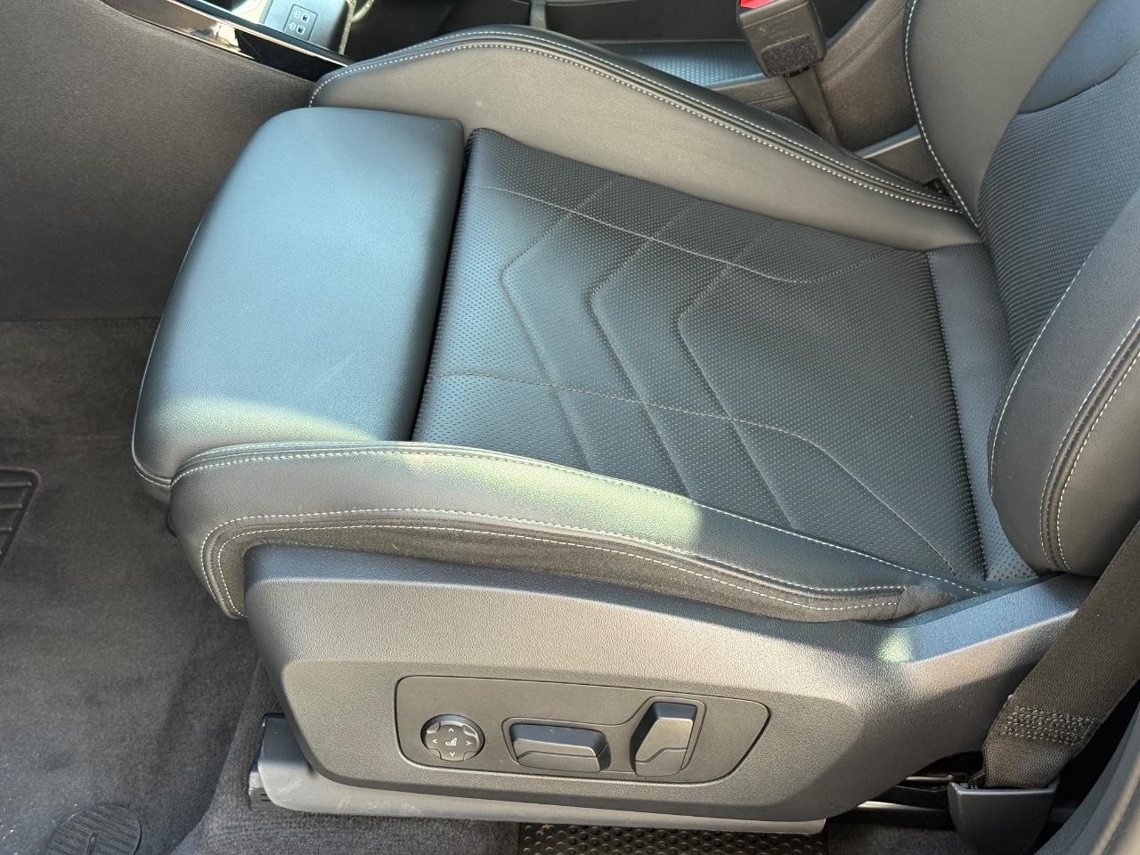 BMW X1 Vehicle Full-screen Gallery Image 21