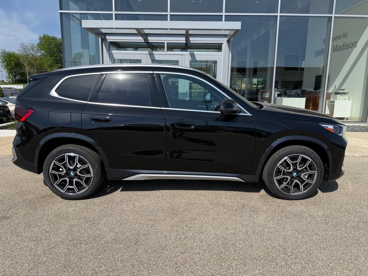BMW X1 Vehicle Image 02
