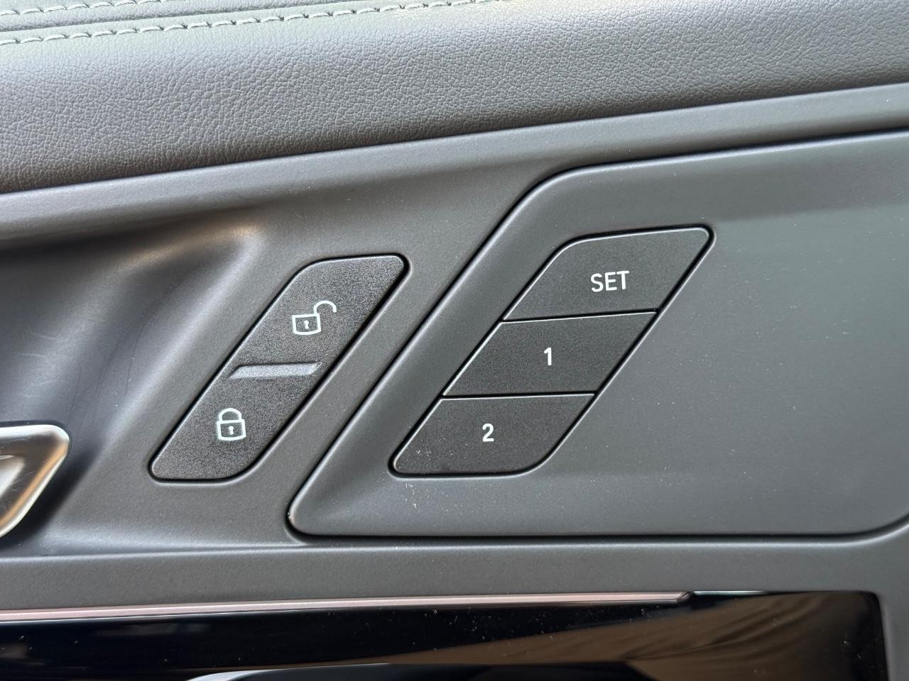 BMW X1 Vehicle Image 11