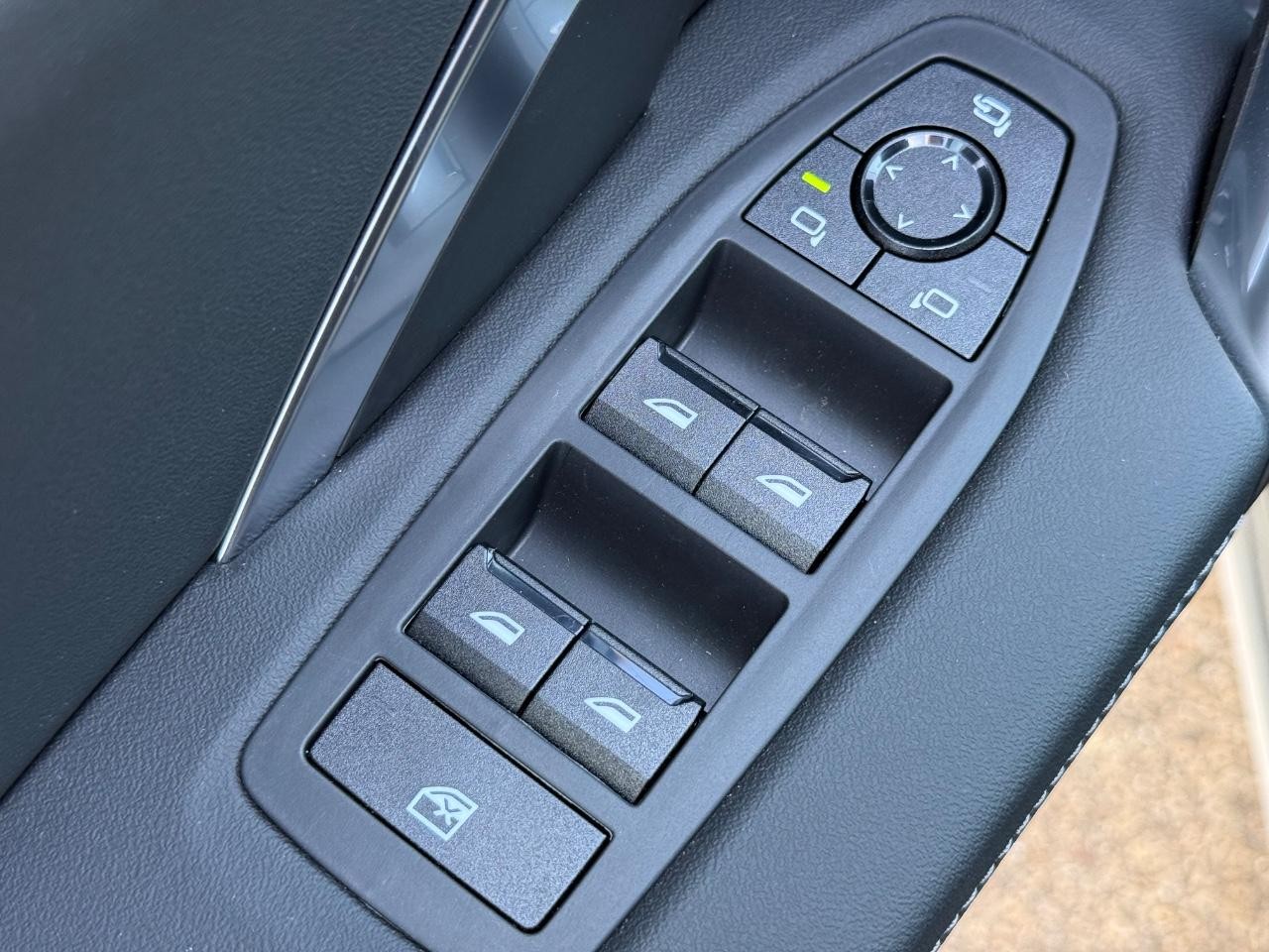 BMW X1 Vehicle Image 16