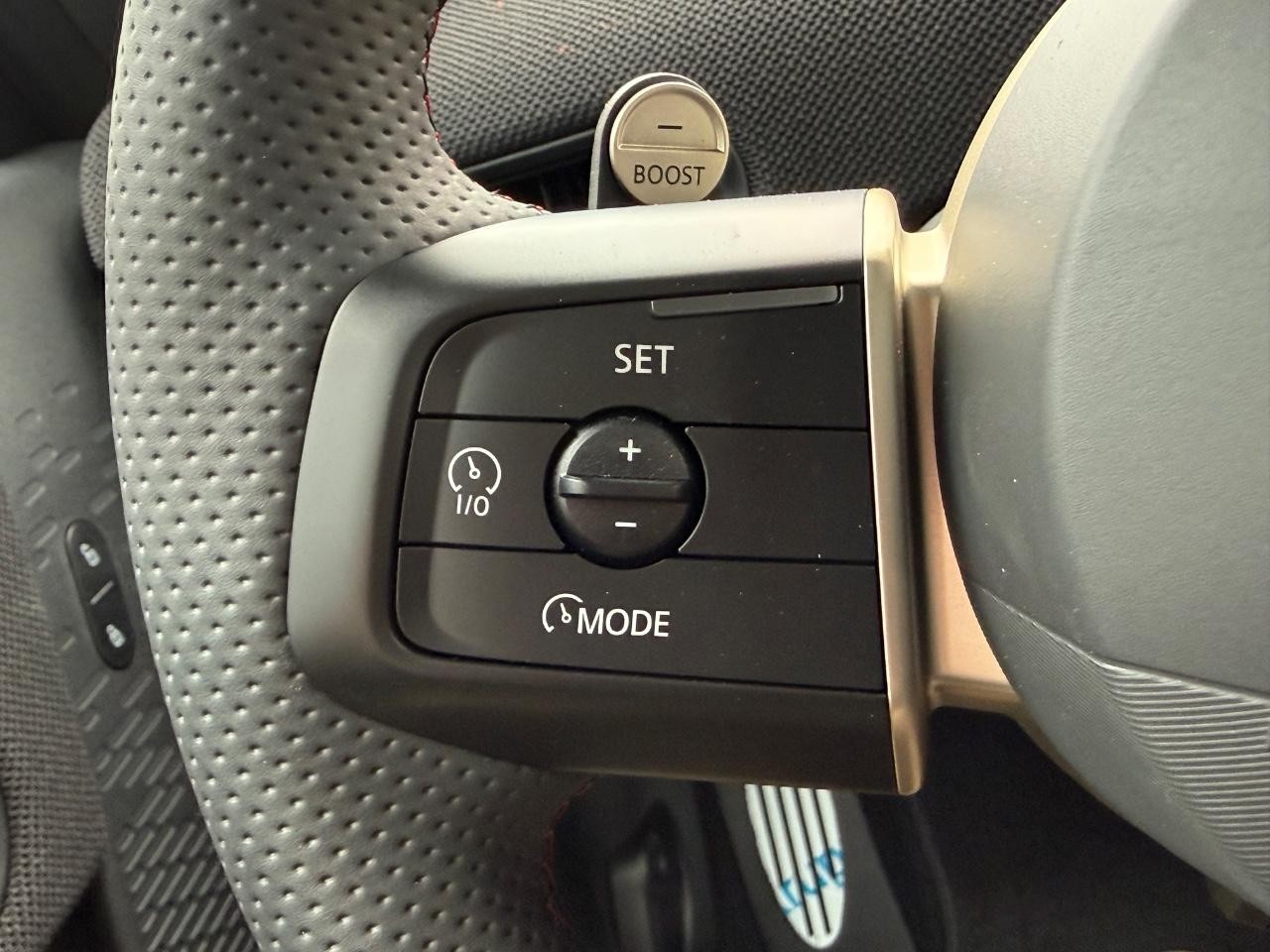 MINI Hardtop 2 Door Vehicle Image 11
