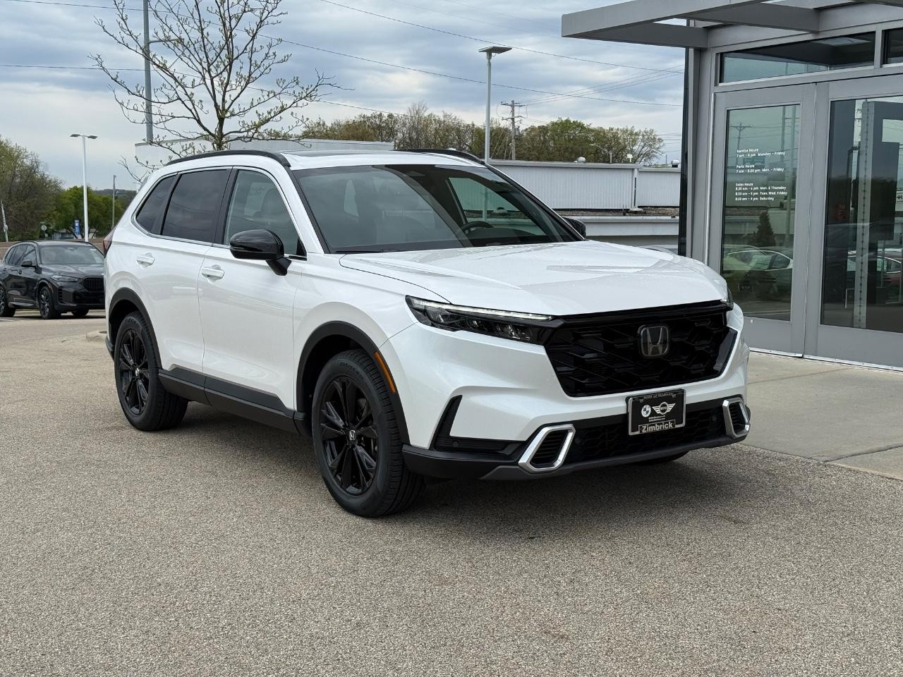 Honda CR-V Hybrid Vehicle Image 02