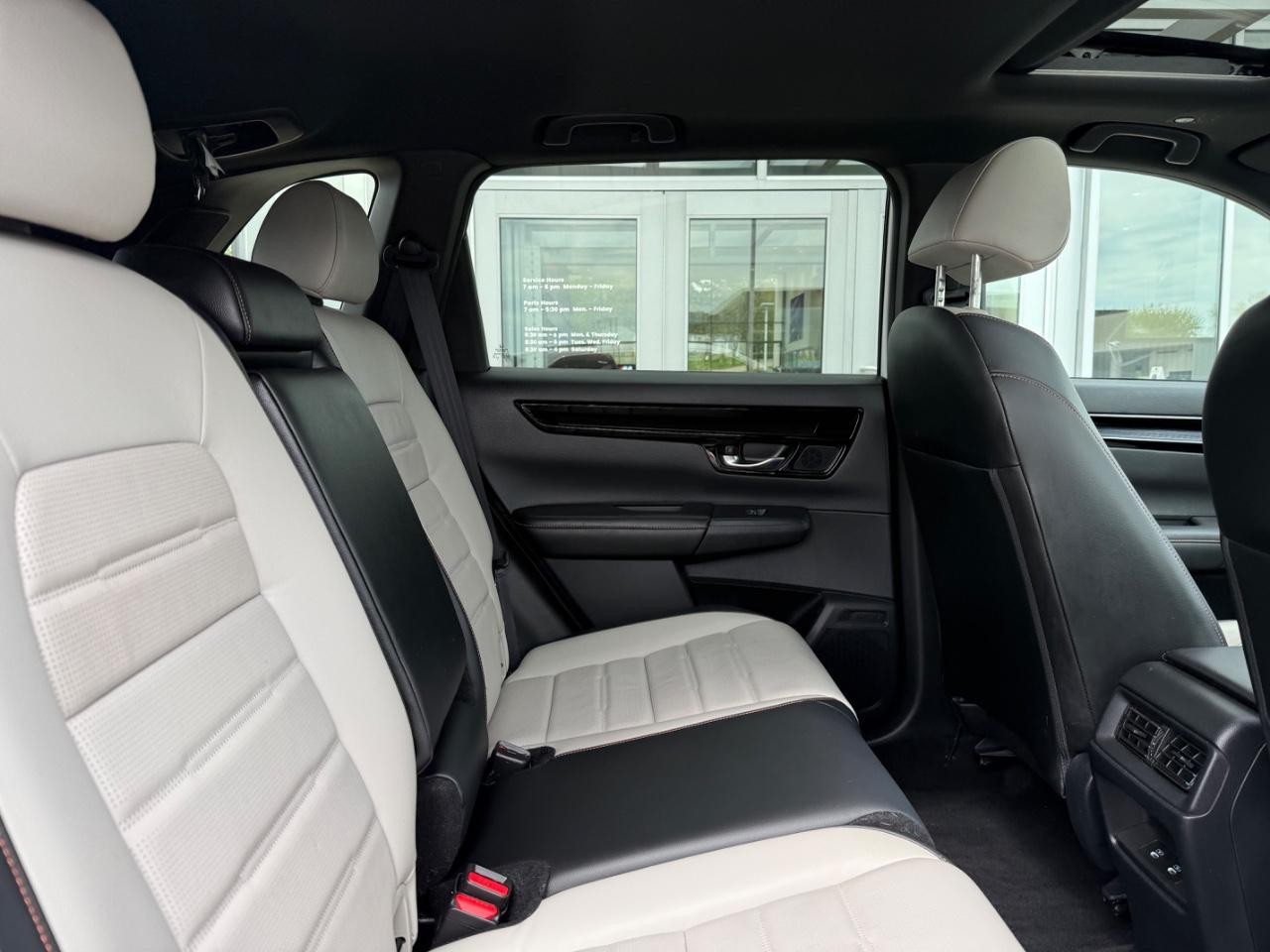 Honda CR-V Hybrid Vehicle Image 11