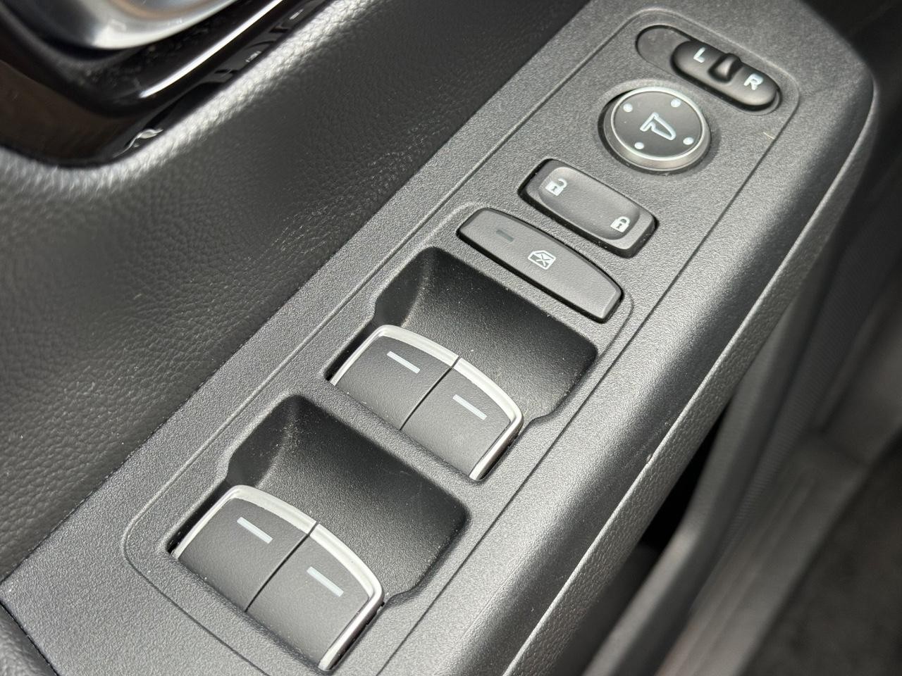 Honda CR-V Hybrid Vehicle Image 23