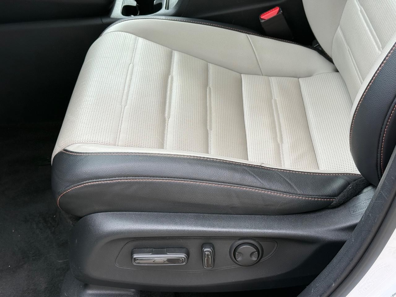 Honda CR-V Hybrid Vehicle Image 24