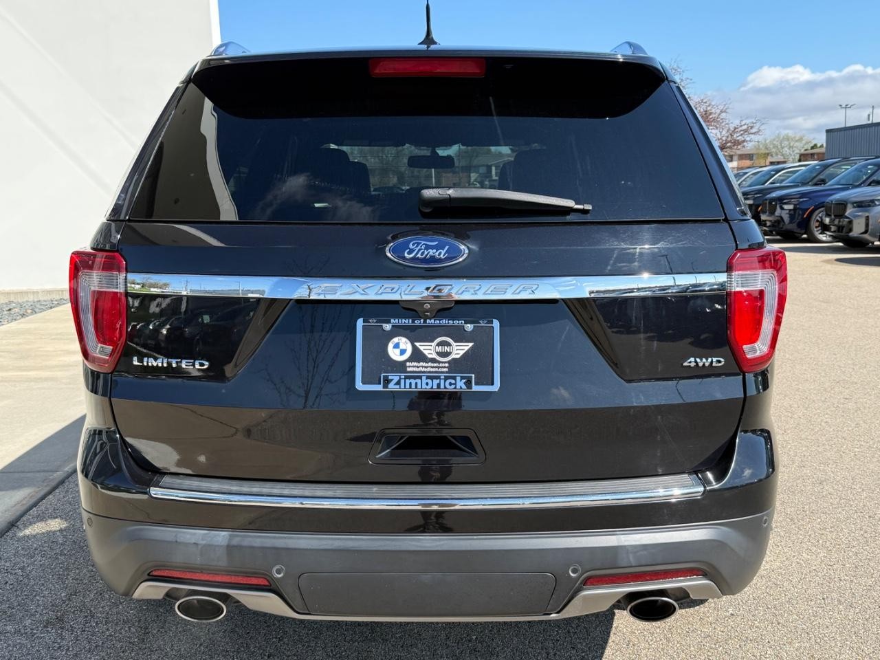 Ford Explorer Vehicle Image 04