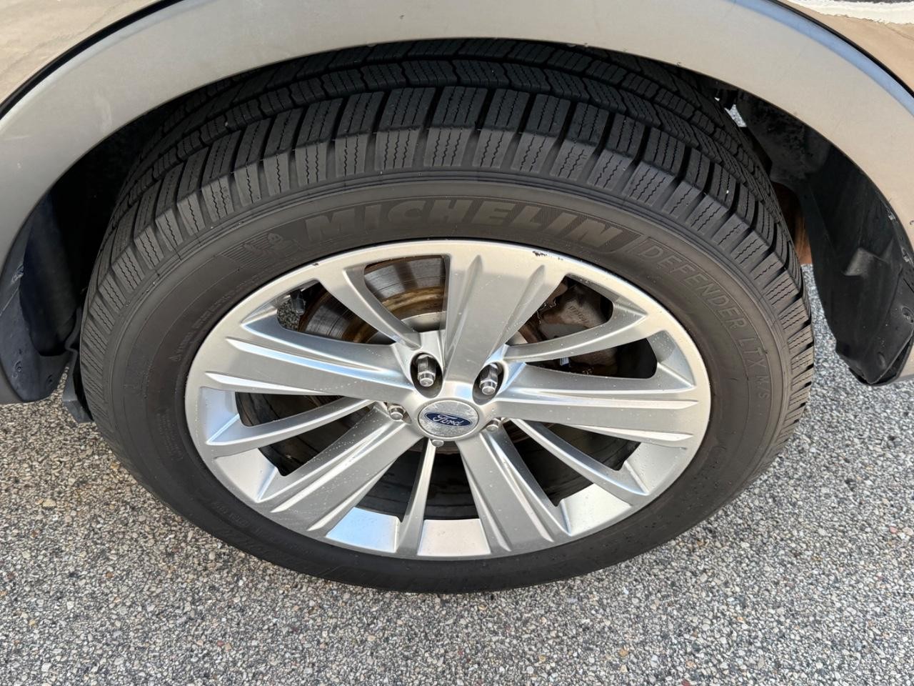 Ford Explorer Vehicle Image 07