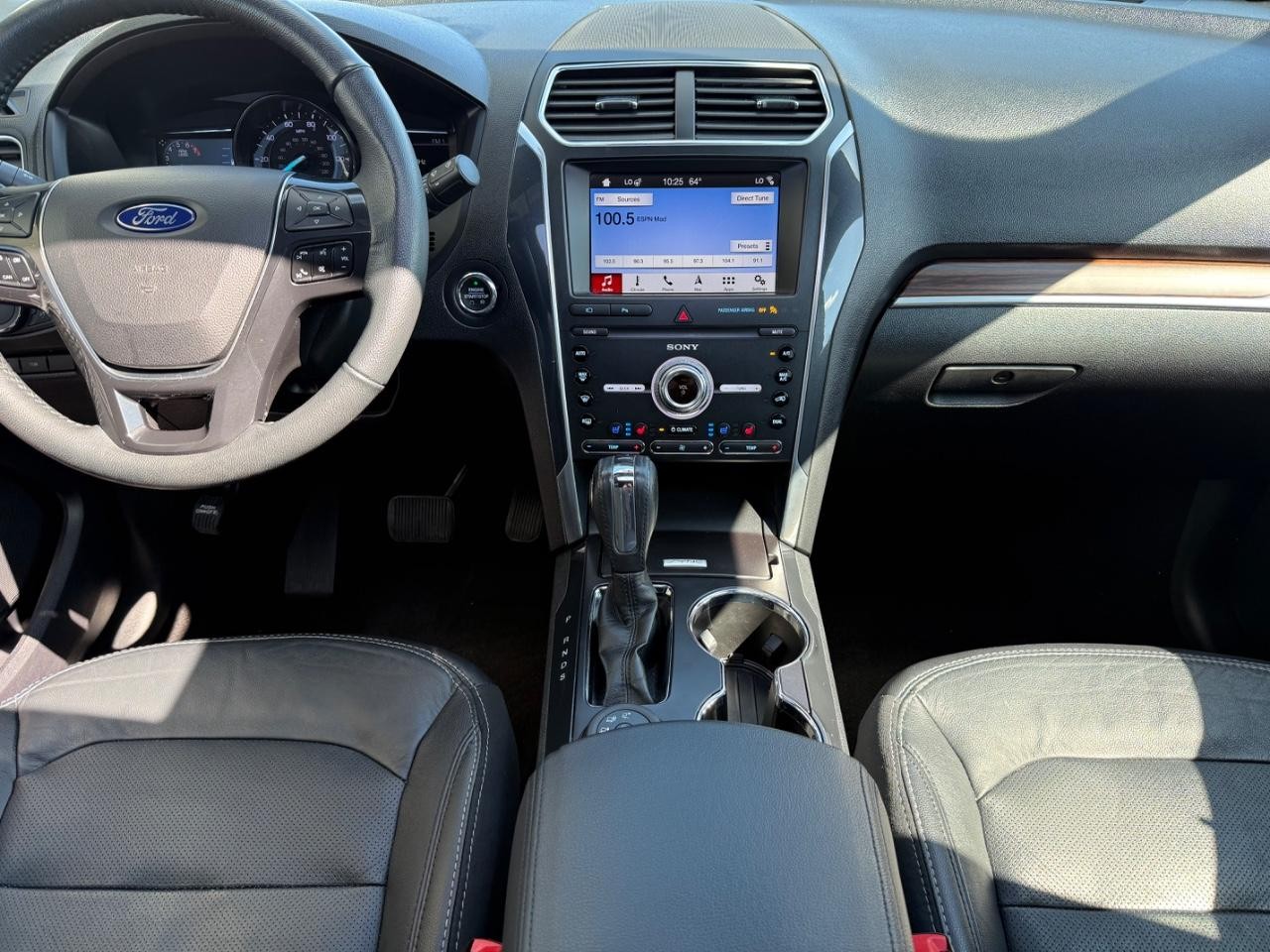 Ford Explorer Vehicle Image 11