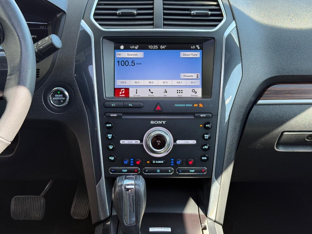 Ford Explorer Vehicle Image 12